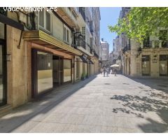 Bajo con gran escaparate en el centro