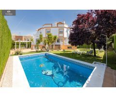 ¡GRAN CHALET EN GOJAR EN URBANIZACION LOS CEREZOS!