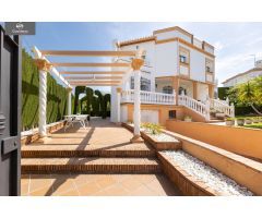 ¡GRAN CHALET EN GOJAR EN URBANIZACION LOS CEREZOS!