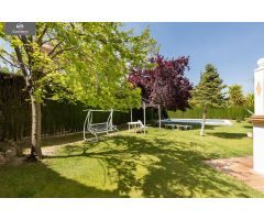 ¡GRAN CHALET EN GOJAR EN URBANIZACION LOS CEREZOS!
