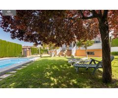¡GRAN CHALET EN GOJAR EN URBANIZACION LOS CEREZOS!