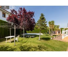 ¡GRAN CHALET EN GOJAR EN URBANIZACION LOS CEREZOS!