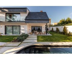 Chalet pareado en venta en Conde Orgaz, Madrid