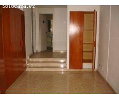 EN EN VENTA AMPLIO LOCAL CON ASCESO A 2 CALLES