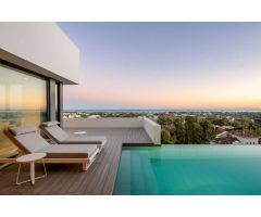 Es una espectacular villa moderna con una ubicación privilegiada en la comunidad cerrada en La Quint