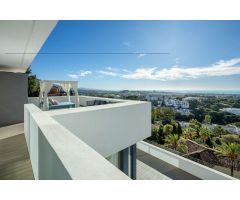Es una espectacular villa moderna con una ubicación privilegiada en la comunidad cerrada en La Quint
