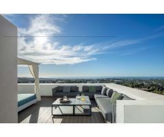 Es una espectacular villa moderna con una ubicación privilegiada en la comunidad cerrada en La Quint