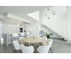 Es una espectacular villa moderna con una ubicación privilegiada en la comunidad cerrada en La Quint