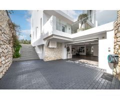 Diseño Moderno en Armonía con la Naturaleza, Marbella