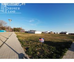 Se vende solar de 659 metros cuadrados en esquina en el Poligono 20 junto Antonio huertas