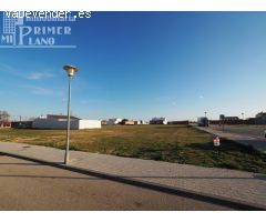 Se vende solar de 659 metros cuadrados en esquina en el Poligono 20 junto Antonio huertas