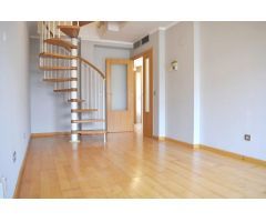 Alquiler ático duplex, 3 dormit., con terraza 18 m2, garaje y trastero, C/ Burgos junto Av Goya.