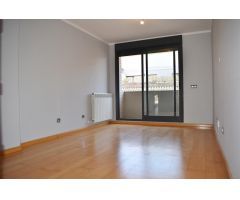 Alquiler ático duplex, 3 dormit., con terraza 18 m2, garaje y trastero, C/ Burgos junto Av Goya.