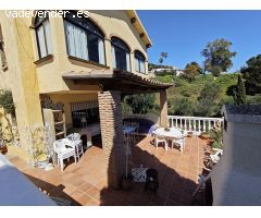 Chalet con personalidad en Fuengirola, cerca de la playa y con piscina privada