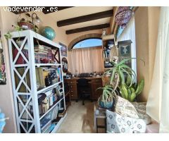 Chalet con personalidad en Fuengirola, cerca de la playa y con piscina privada