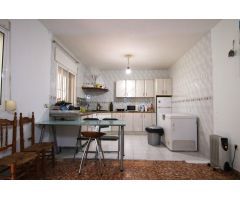 Finca con Vivienda, Piscina y Producción de Aguacates con licencia de (AFO)