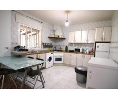 Finca con Vivienda, Piscina y Producción de Aguacates con licencia de (AFO)