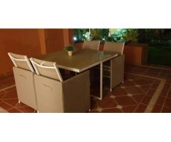 Amplio apartamento bajo de 2 dormitorios disponible en venta en Alminar de Marbella