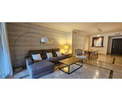 Amplio apartamento bajo de 2 dormitorios disponible en venta en Alminar de Marbella