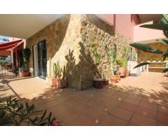 Excepcional apartamento en planta baja de 3 dormitorios con amplias terrazas rodeadas de jardines tr