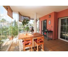 Excepcional apartamento en planta baja de 3 dormitorios con amplias terrazas rodeadas de jardines tr
