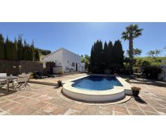 Excepcional apartamento en planta baja de 3 dormitorios con amplias terrazas rodeadas de jardines tr