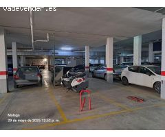 Plaza de garaje en buena urbanización , detrás en el Parque Myramar