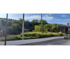Casa con terreno en Mogón