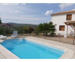 Cortijo restaurado en Santo Tomé