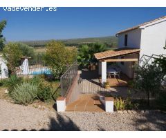 Cortijo restaurado en Santo Tomé
