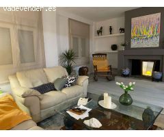 Casa con terreno y cochera en Hinojares
