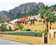 Chalet adosado en Polop con vistas despejadas al mar y montañas