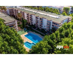 Fantastico atico de 4 dormitorios, terraza y piscina comunitaria.