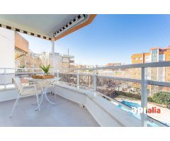Fantastico atico de 4 dormitorios, terraza y piscina comunitaria.