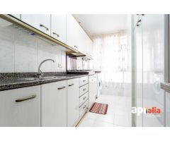 Fantastico atico de 4 dormitorios, terraza y piscina comunitaria.