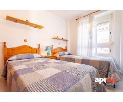 Fantastico atico de 4 dormitorios, terraza y piscina comunitaria.