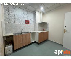 Local Comercial en Centro de Salou de 82m2, cocina, baño por 115.000€.