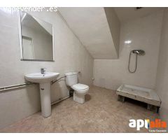 Local Comercial en Centro de Salou de 82m2, cocina, baño por 115.000€.