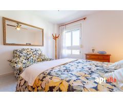Fantástico ático de 4 dormitorios, terraza y piscina comunitaria.