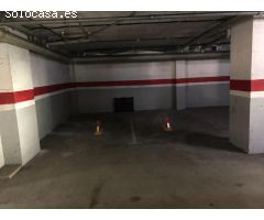 2 plazas de garaje juntas en paralelo, para dos coches o un coche grande y varias motos.