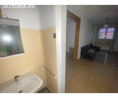 Oportunidad Casa Poble Sec de 260m2 para reformar, 7 dormitorios dobles y terraza.