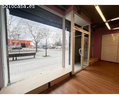 Espectacular local en Les Comes diáfano con 140 m2, gran escaparate, para entrar