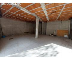 LOCAL DIÁFANO CON 3 PUERTAS EN VILANOVA