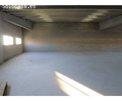 NAVE EN IGUALADA CON PLANTA DIAFANA 310M2 CERCA ESTACION TREN Y REC