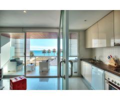 Fantástico piso con vistas frontales al mar, en venta en Playa d’en Bossa, Ibiza