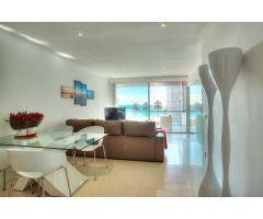 Fantástico piso con vistas frontales al mar, en venta en Playa d’en Bossa, Ibiza