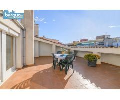 ¡El Ático Dúplex de Tus Sueños con Terrazas de Ensueño en el Corazón de Castelldefels te Espera! ??