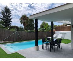 Preciosa casita con jardín y piscina privados en Vallpineda