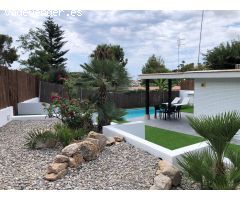 Preciosa casita con jardín y piscina privados en Vallpineda
