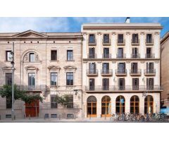 Ático exclusivo con terraza y piscina privada en edificio histórico del Barrio Gótico